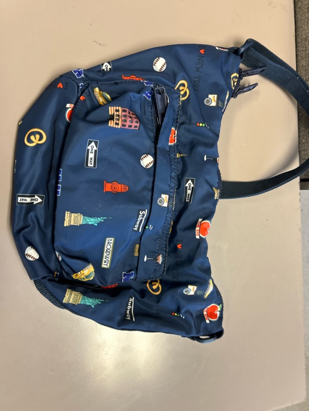 LeSportsac playful "I Love New York classic iconic city symbols hobo Messager - Picture 9 of 16
